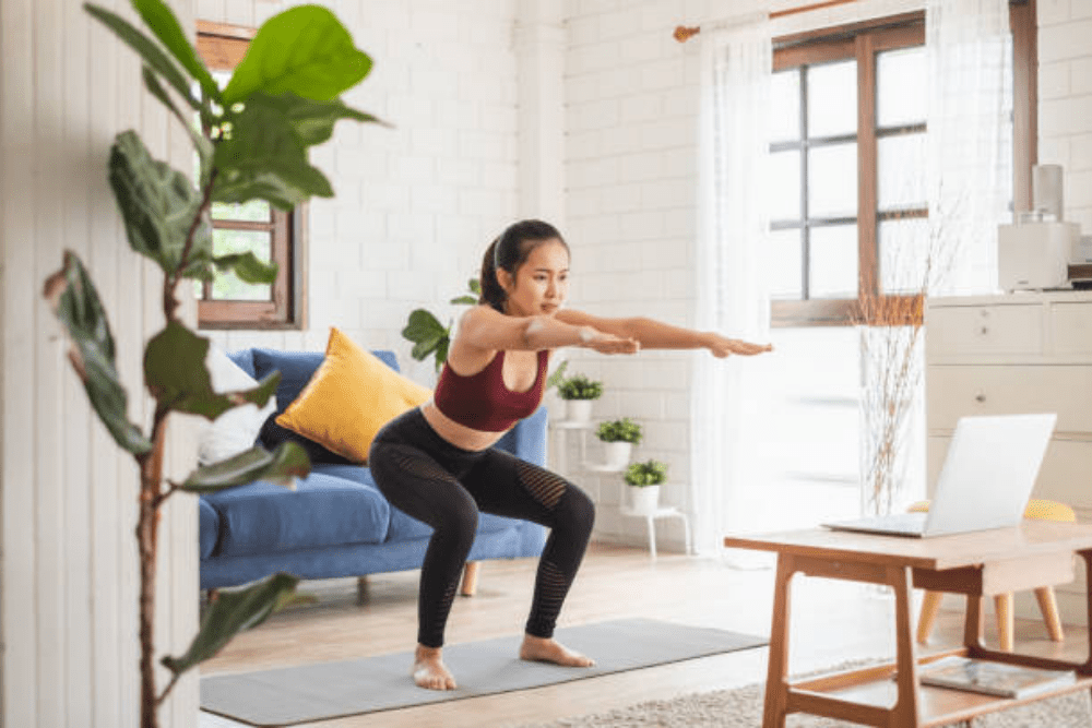 5 exercícios físicos simples e eficientes para você fazer em casa